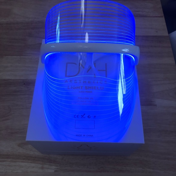 DMH Aesthetics Light Shield LED Mask - Picture 6 of 8